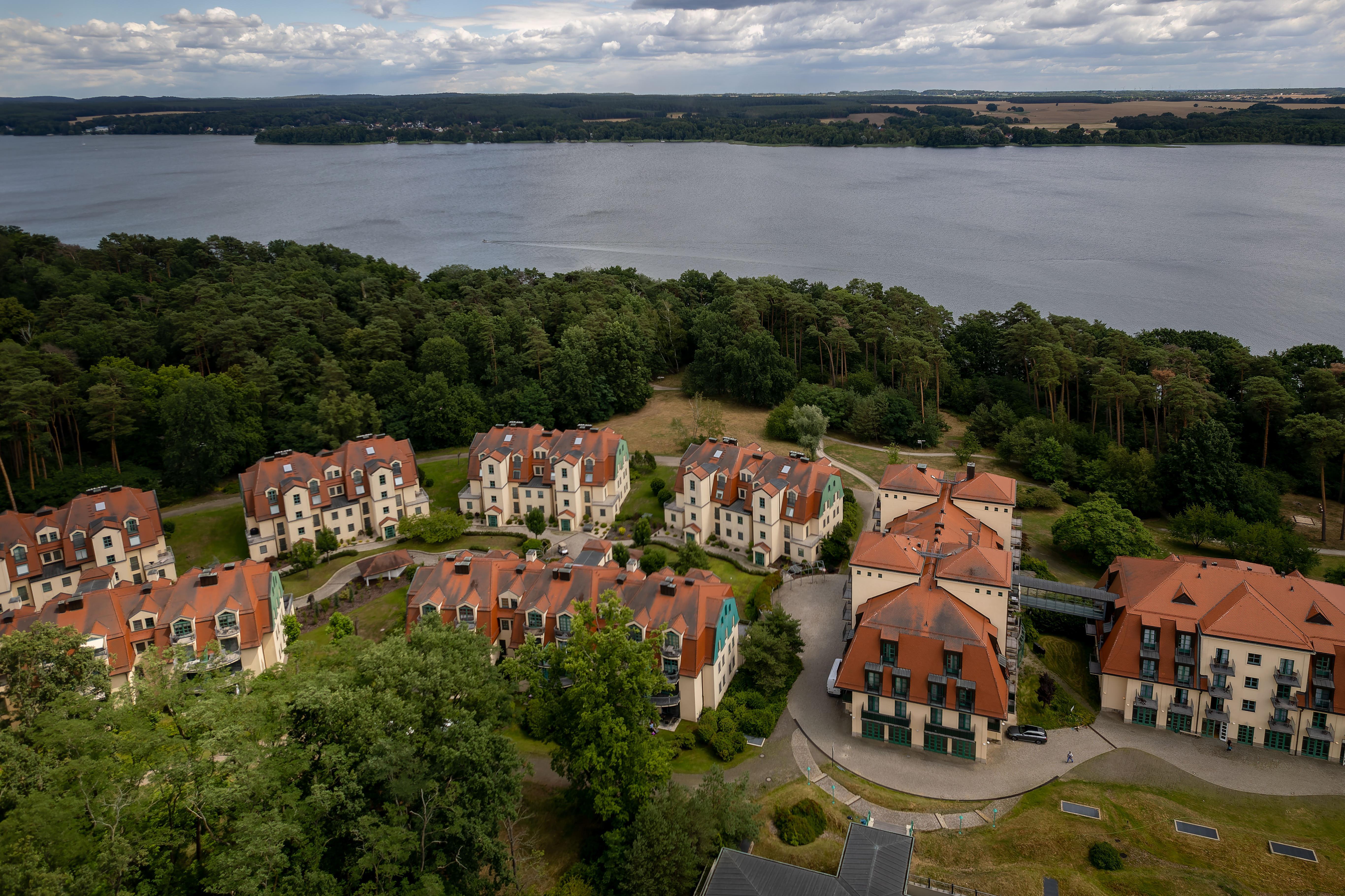 Precise Resort Bad Saarow Exterior foto Aerial view of the town