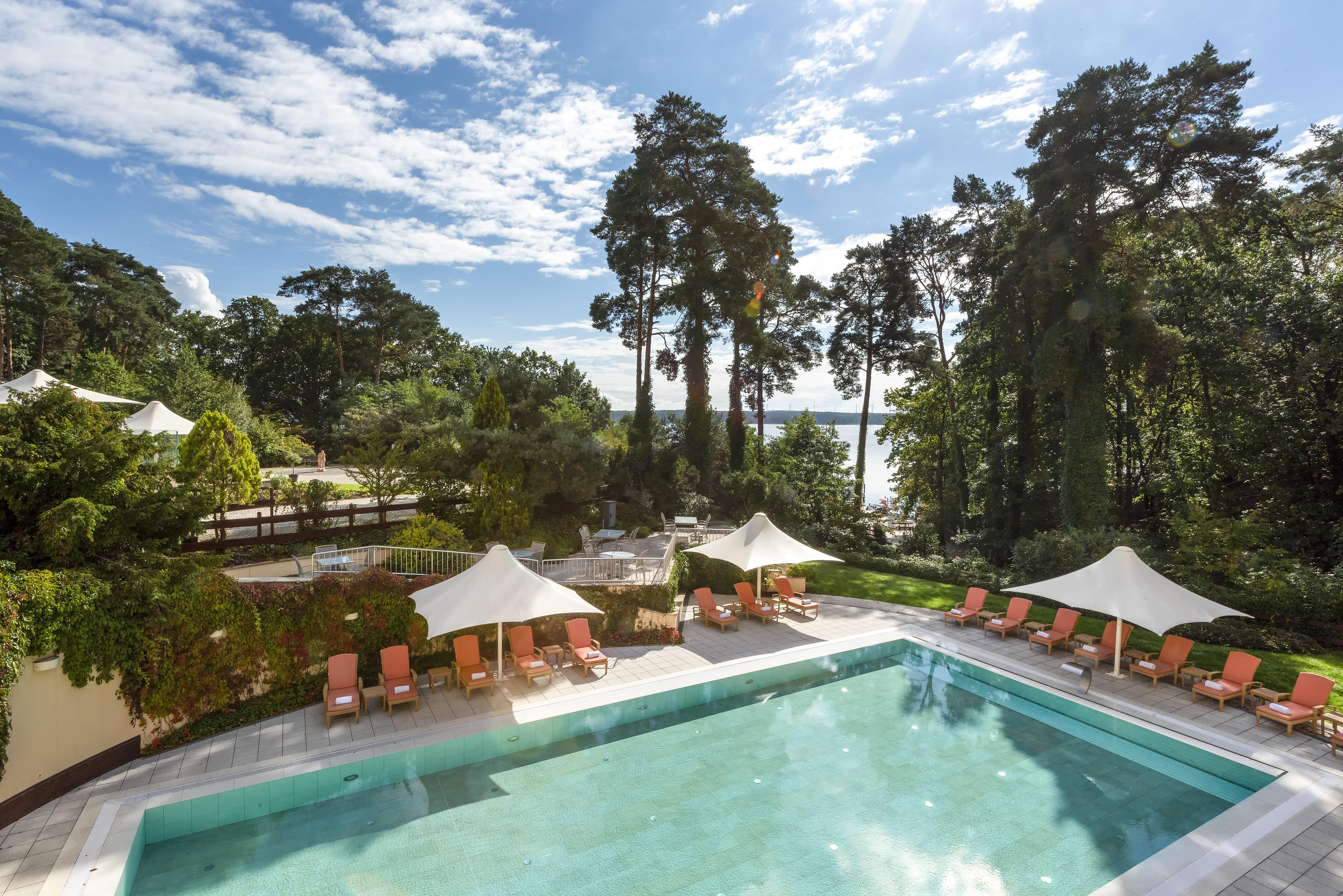 Precise Resort Bad Saarow Exterior foto The swimming pool at the Hotel