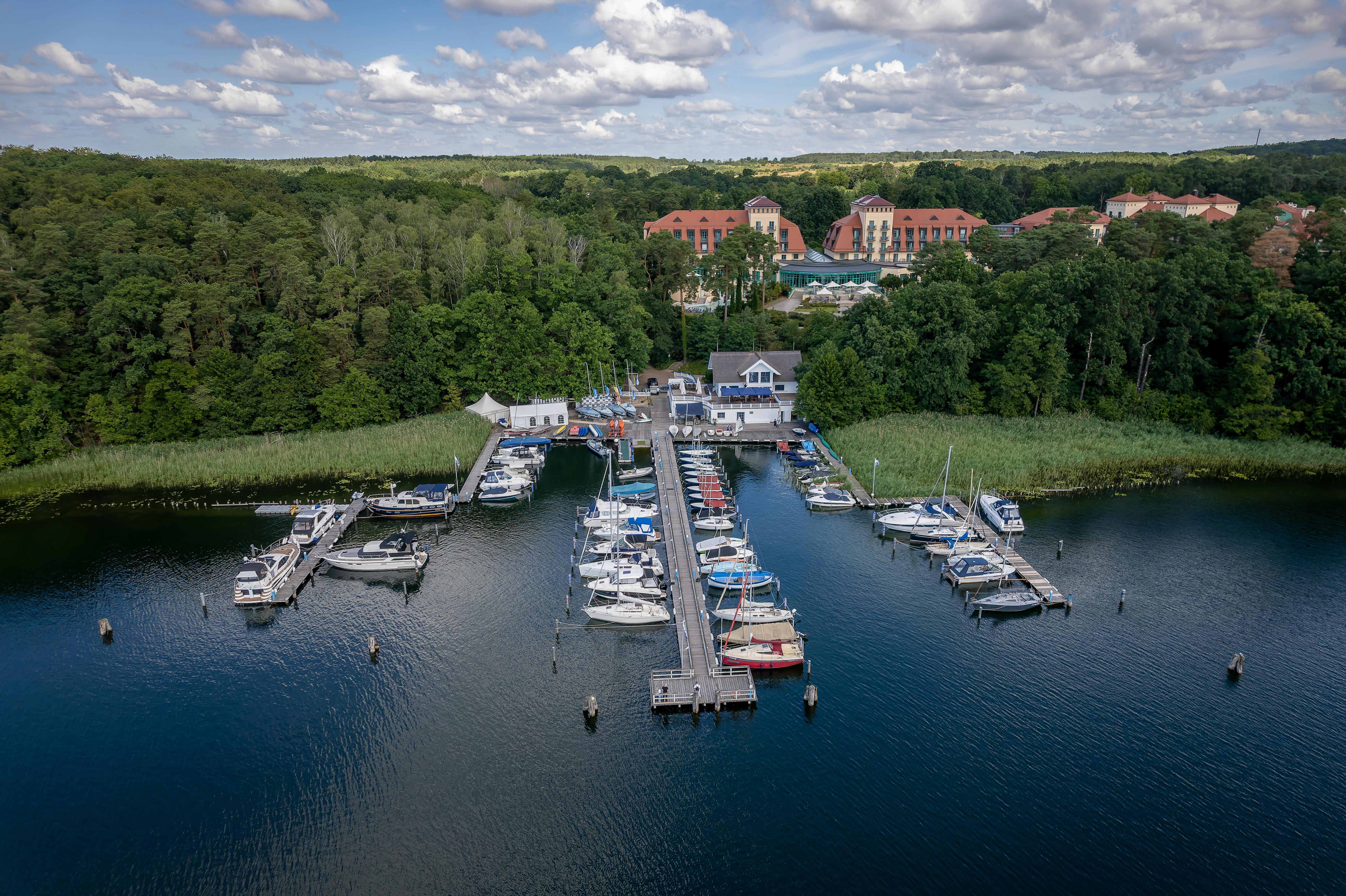 Precise Resort Bad Saarow Exterior foto Aerial view of the marina