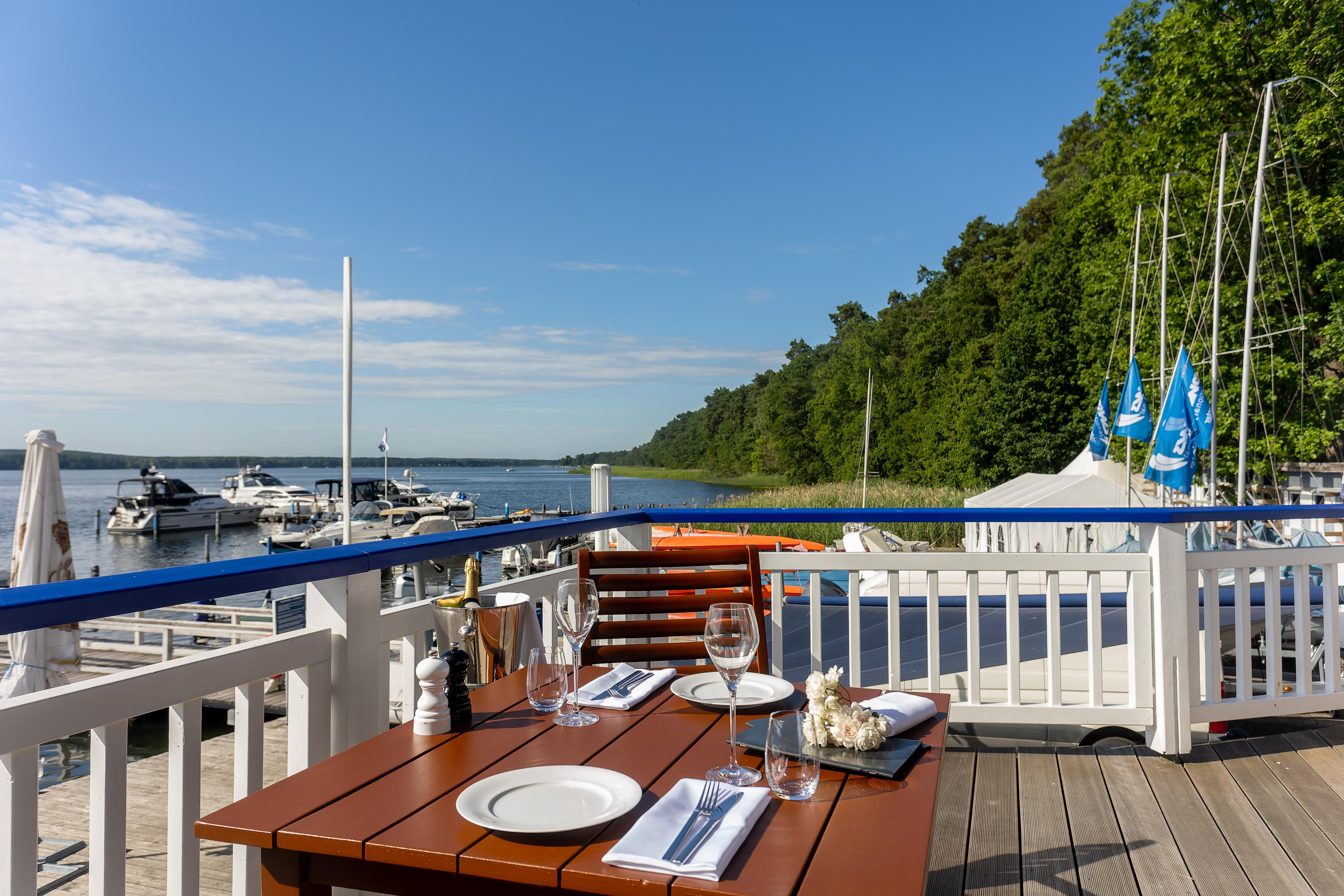 Precise Resort Bad Saarow Exterior foto Restaurant on the pier