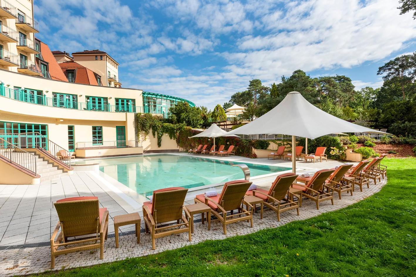 Precise Resort Bad Saarow Exterior foto The outdoor pool at the Hotel de la Plage